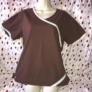 Iguana 🦎 Med medium brown scrub top with green/blue accents 💕